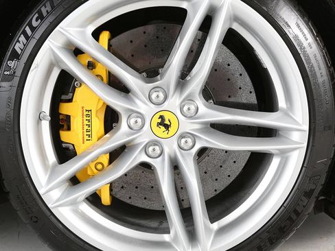 Used 2020 Ferrari 812 Superfast RWD image 6