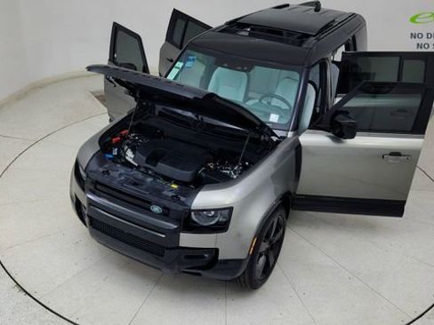 Used 2025 Land Rover Defender 110 X image 89