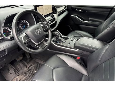 Certified 2023 Toyota Highlander XLE image 10