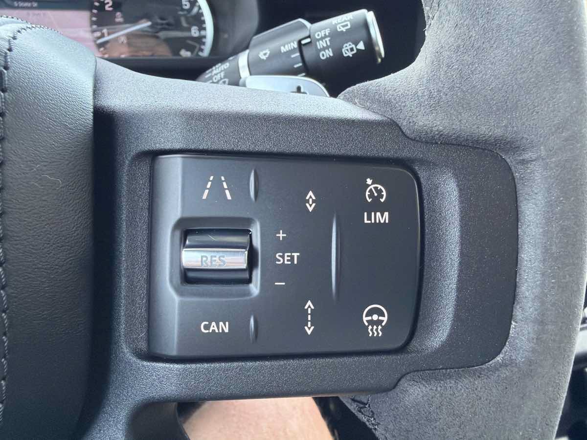 Used 2023 Land Rover Defender 110 V8 AWD/4WD image 31