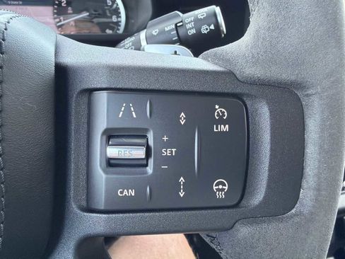 Used 2023 Land Rover Defender 110 V8 AWD/4WD image 31