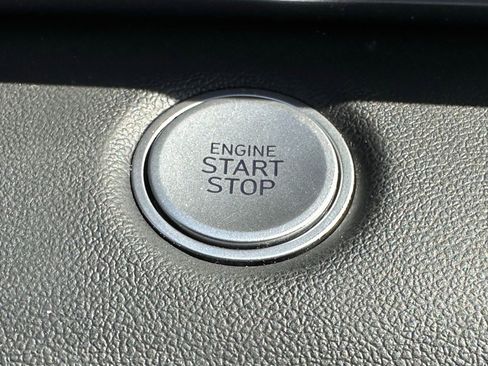 Used 2025 Hyundai Elantra Blue image 35