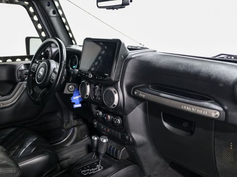 Used 2015 Jeep Wrangler Unlimited Sport w/ Quick Order Package 24S AWD/4WD image 17