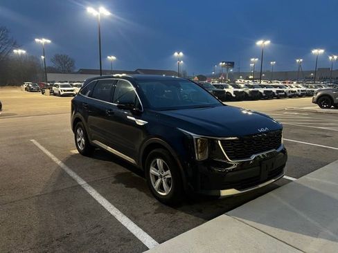 Certified 2025 Kia Sorento LX FWD image 1