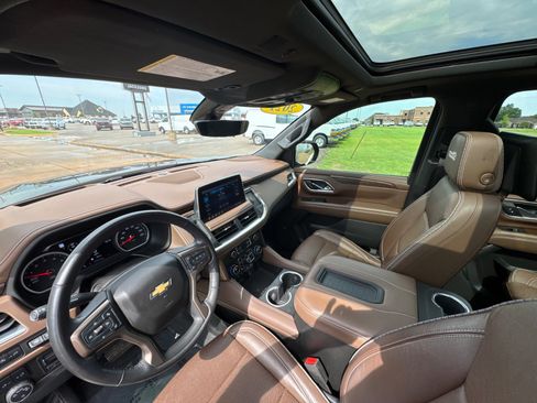 Used 2021 Chevrolet Suburban High Country w/ Premium Package RWD image 11