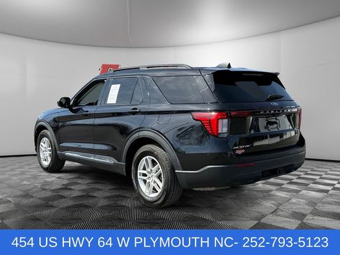 Certified 2025 Ford Explorer Active RWD image 3