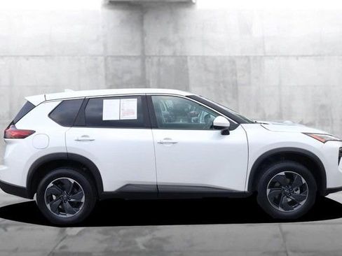 Certified 2025 Nissan Rogue SV FWD image 5