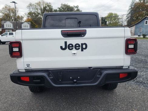Certified 2021 Jeep Gladiator Willys image 6