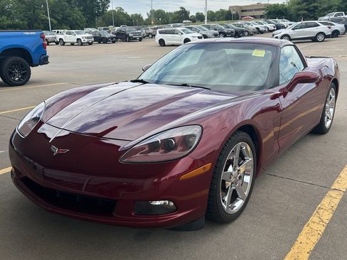 Used 2007 Chevrolet Corvette Coupe w/ Preferred Equipment Group RWD image 1