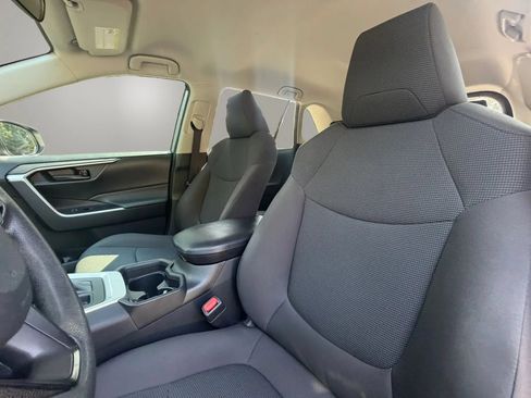 Used 2021 Toyota RAV4 LE FWD image 12