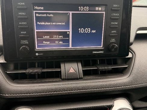 Used 2022 Toyota RAV4 LE image 10