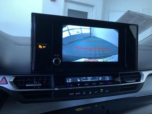 Used 2026 Toyota Sienna LE FWD image 28