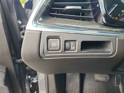 Certified 2021 Cadillac XT5 Premium Luxury FWD image 22
