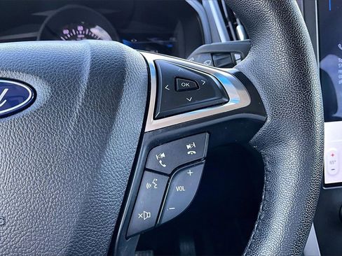 Used 2024 Ford Edge SEL image 17