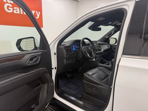 Used 2023 Chevrolet Suburban Premier RWD image 9