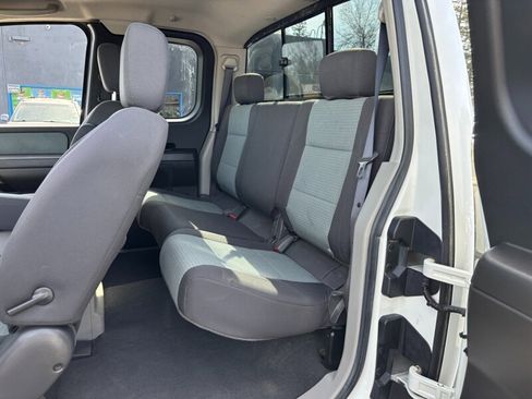 Used 2004 Nissan Titan SE image 8