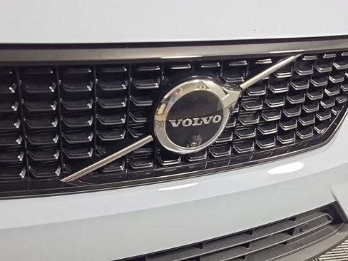Certified 2026 Volvo XC40 B5 Plus AWD/4WD image 5