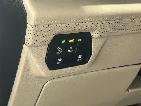 Used 2024 Volkswagen Atlas SE image 47