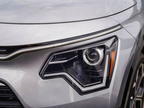 Used 2023 Kia Niro EX Touring image 7