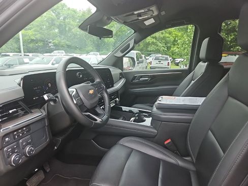 Used 2025 Chevrolet Tahoe LT AWD/4WD image 16