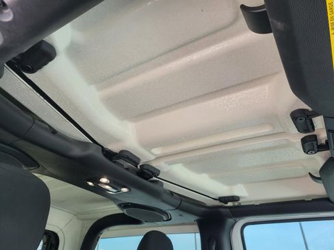 Used 2021 Jeep Wrangler Sport image 9