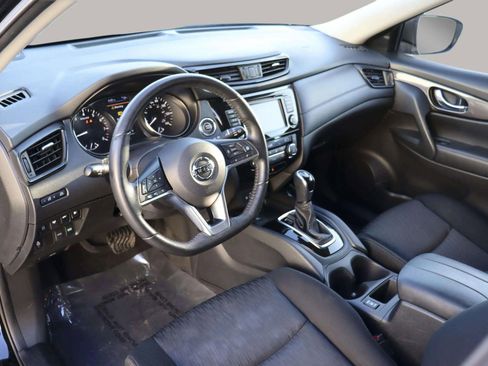 Used 2019 Nissan Rogue SV w/ Premium Package image 16