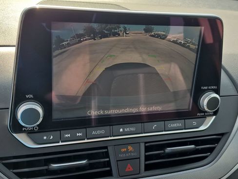 Used 2025 Nissan Altima 2.5 SR FWD image 17