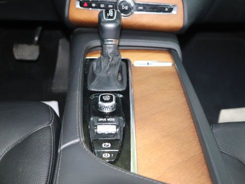 Used 2021 Volvo XC90 T6 Momentum AWD/4WD image 31