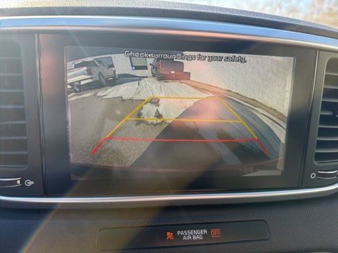 Used 2020 Kia Sportage LX image 24