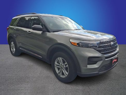 Used 2020 Ford Explorer XLT w/ Comfort Package AWD/4WD image 3