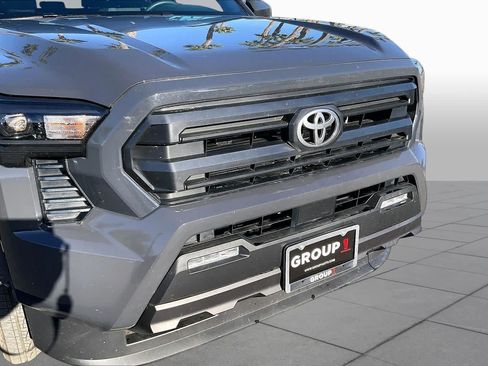Certified 2025 Toyota Tacoma SR5 AWD/4WD image 29