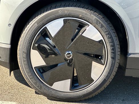 New 2025 Volvo EX30 Ultra w/ Protection Package Premier image 28