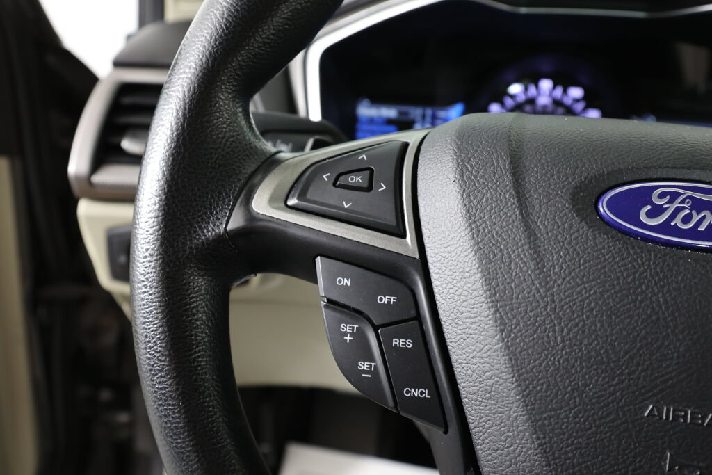 Used 2019 Ford Fusion SE FWD image 32