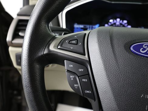 Used 2019 Ford Fusion SE FWD image 32