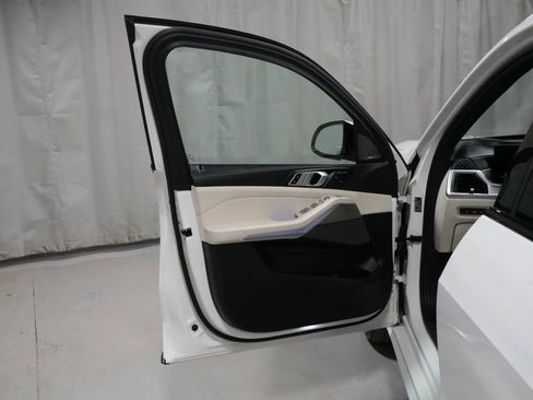 Used 2024 BMW X7 xDrive40i w/ M Sport Package image 32