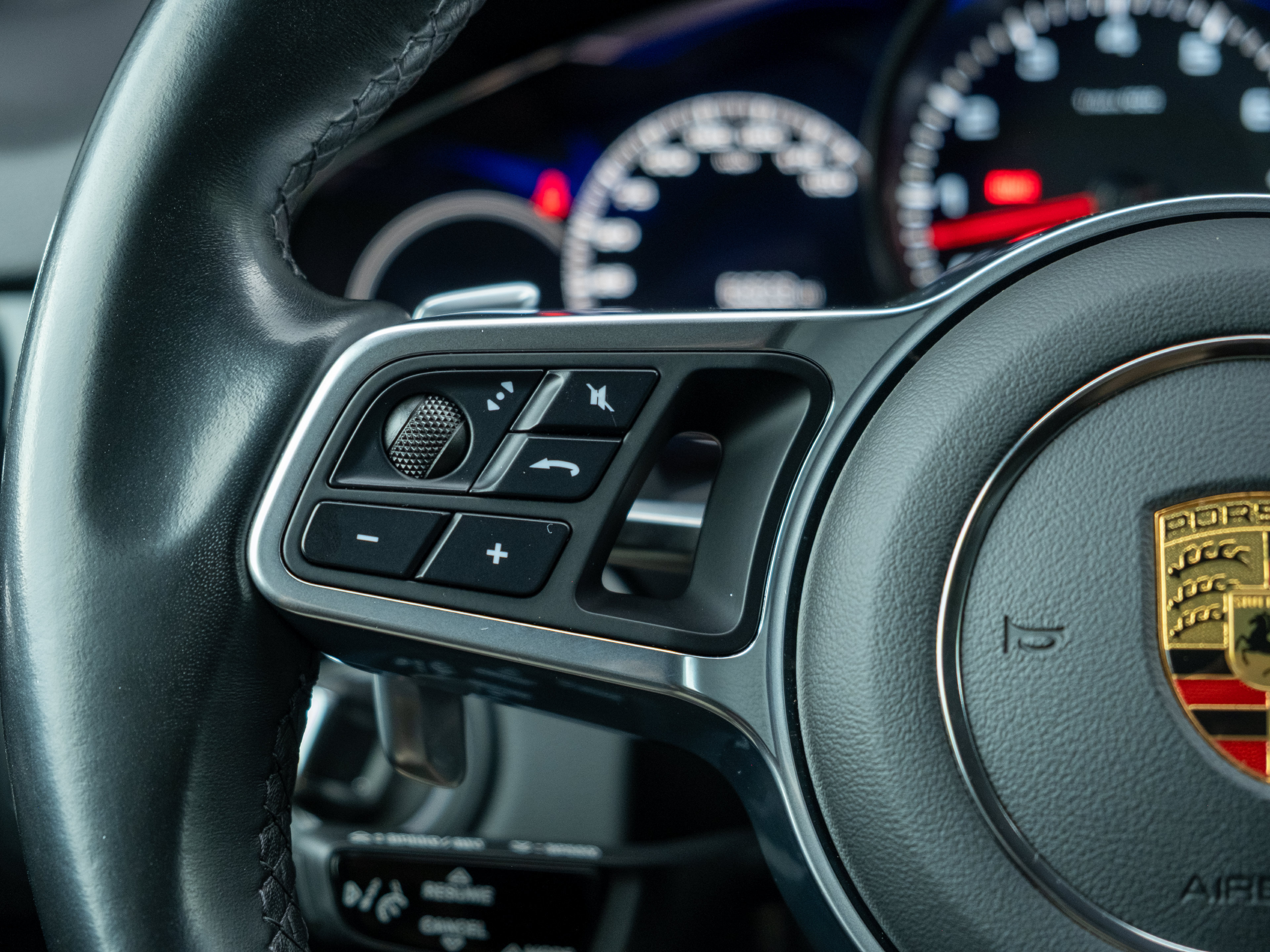 Certified 2022 Porsche Cayenne S AWD/4WD image 25