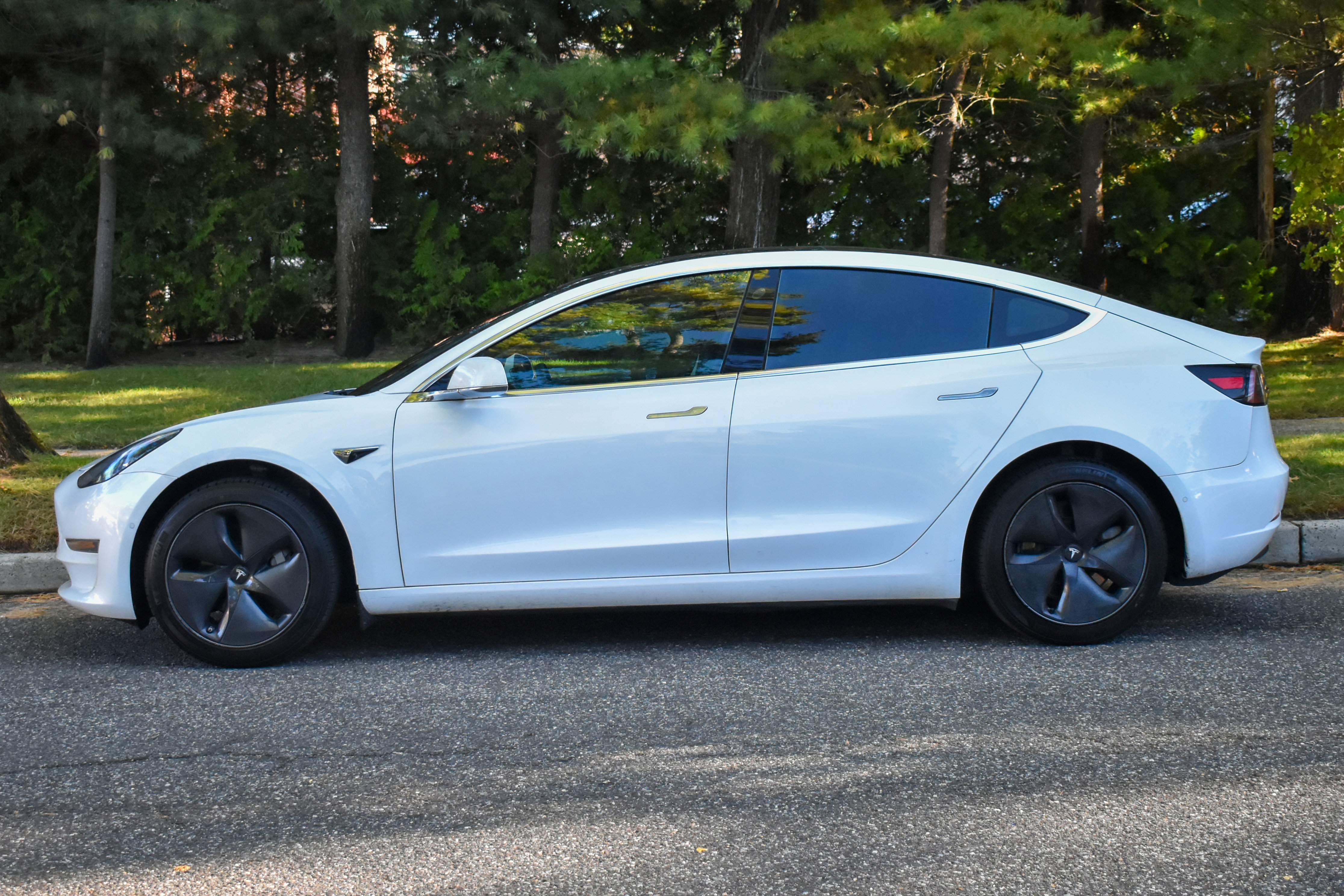 Used 2019 Tesla Model 3 Long Range RWD image 4