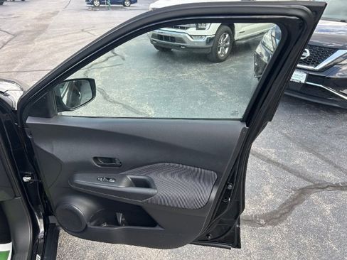 Used 2019 Nissan Kicks S FWD image 10