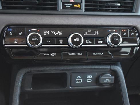 Used 2025 Honda Pilot Elite image 10