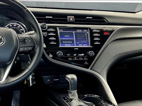 Used 2020 Toyota Camry SE FWD image 7