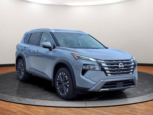 Used 2025 Nissan Rogue SL w/ Tech Package FWD image 23