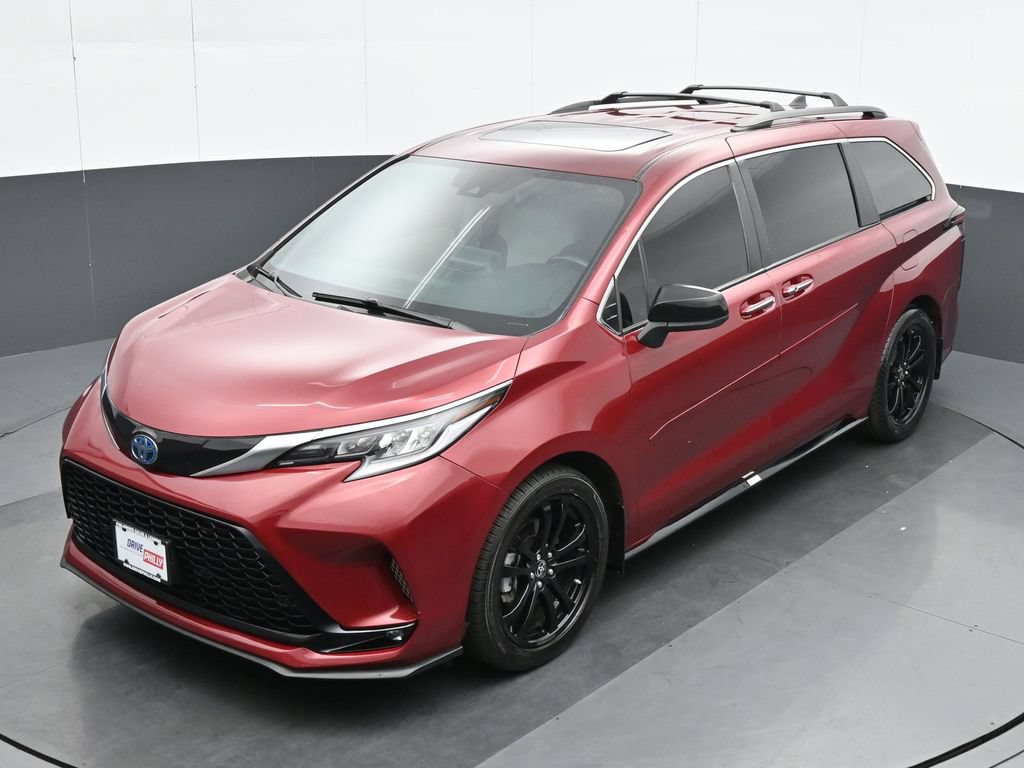 Used 2024 Toyota Sienna XSE FWD image 20