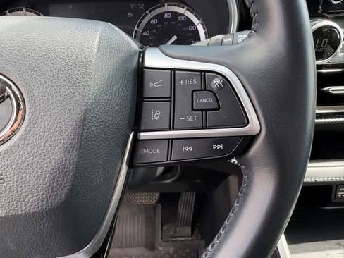 Used 2022 Toyota Highlander XSE AWD/4WD image 13