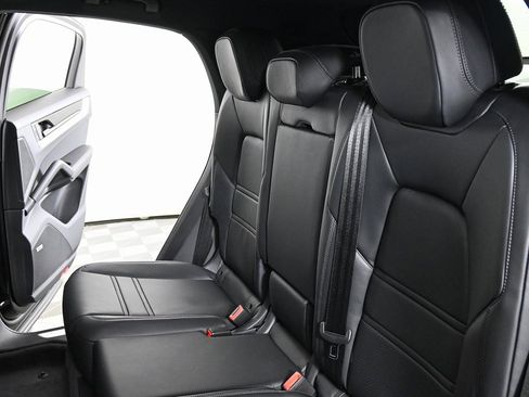 Used 2025 Porsche Cayenne Coupe image 23