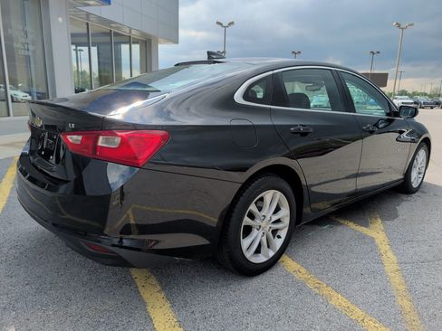 Used 2017 Chevrolet Malibu LT w/ Leather Package FWD image 7