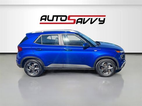 Used 2024 Hyundai Venue Limited image 8