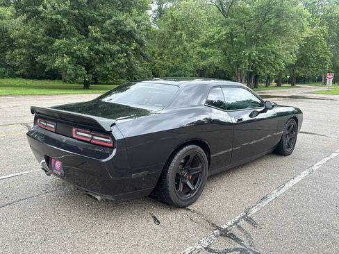Used 2009 Dodge Challenger SRT8 w/ SRT Option Group II RWD image 5