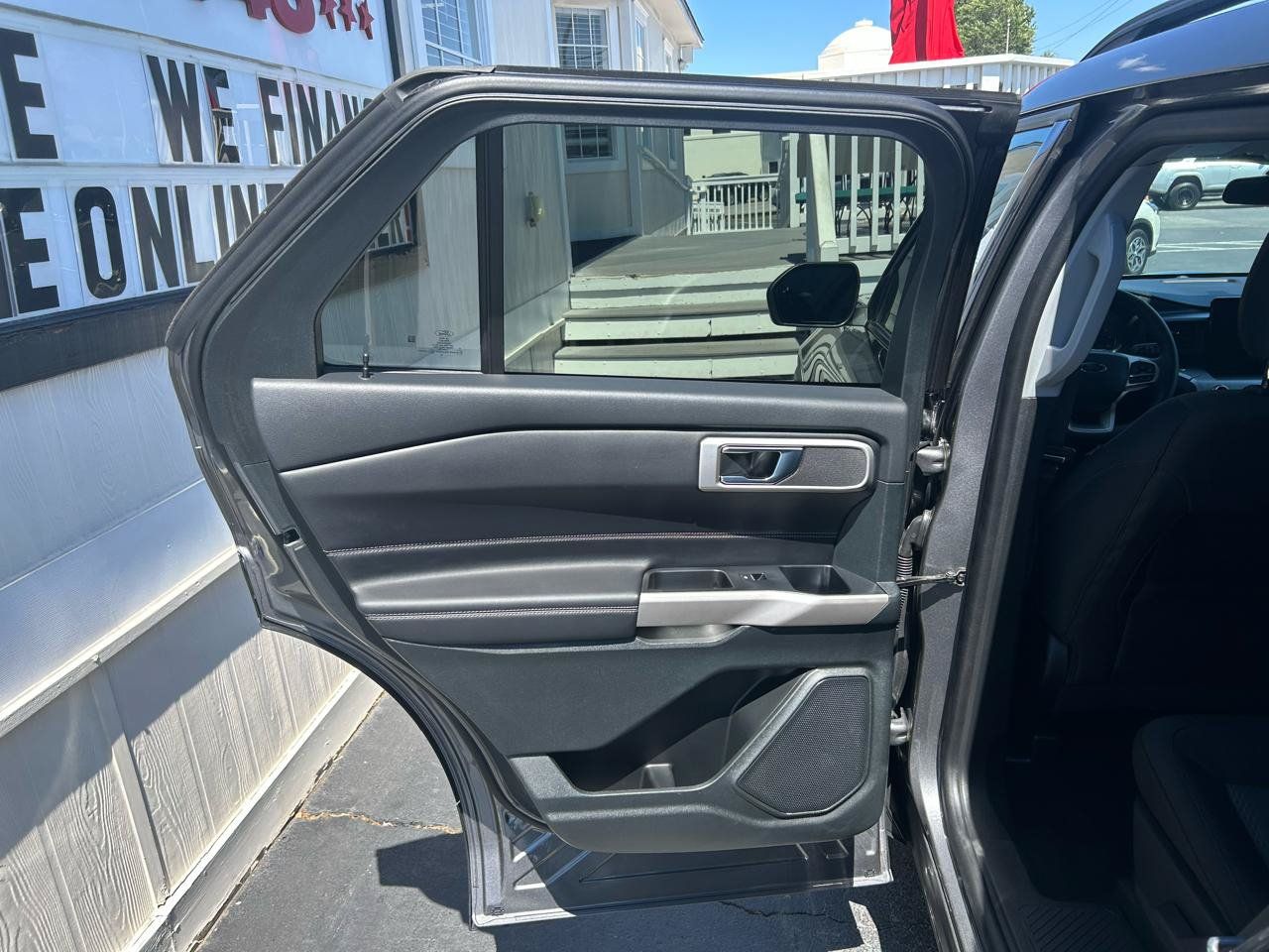 Used 2024 Ford Explorer XLT RWD image 25