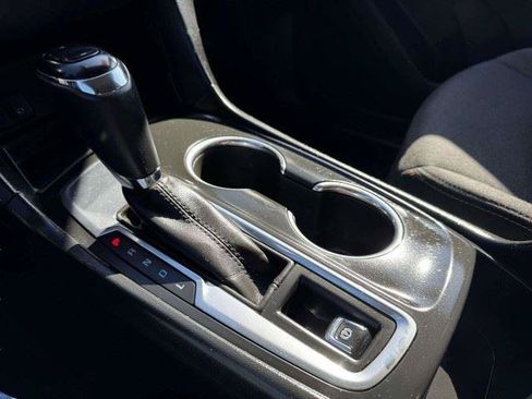 Used 2018 Chevrolet Equinox LT FWD image 34