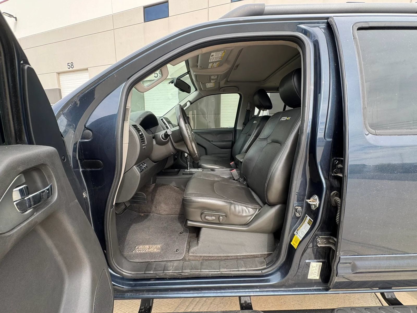 Used 2016 Nissan Frontier PRO-4X w/ Pro-4x Luxury Package AWD/4WD image 11